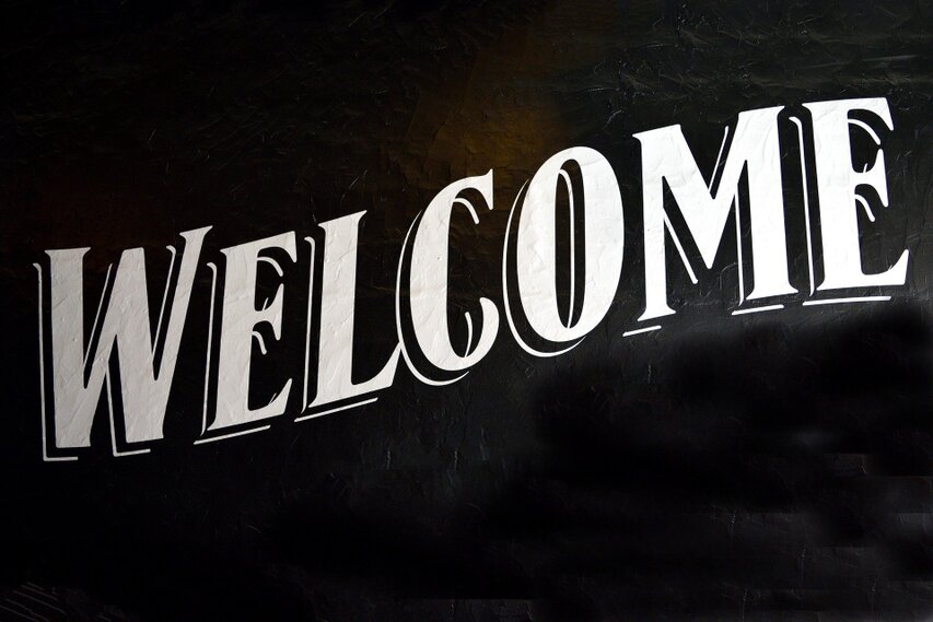 welcome-sign-2284312_1920.jpg